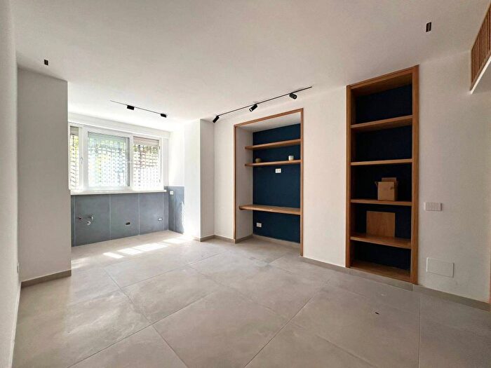 Appartamento monolocale in affitto in Via Torquato Tasso, Vomero, Napoli