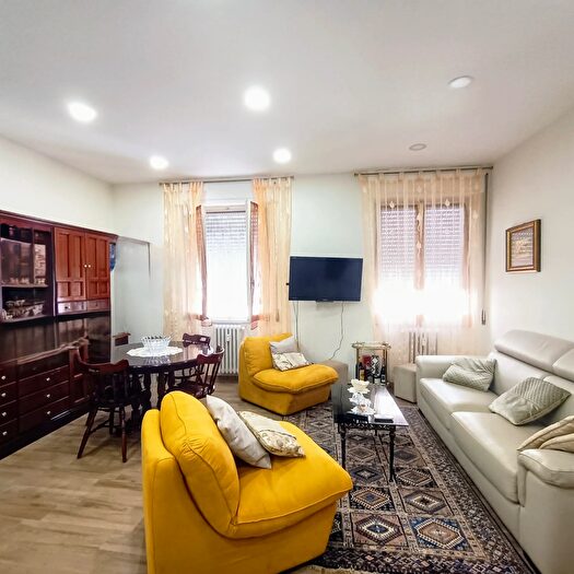 Appartamento con 7 locali in vendita in Via Alfredo Catalani, Genova