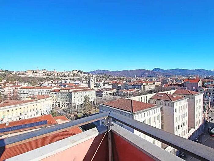 Appartamento con 7 locali in vendita in Via Tiraboschi, Bergamo