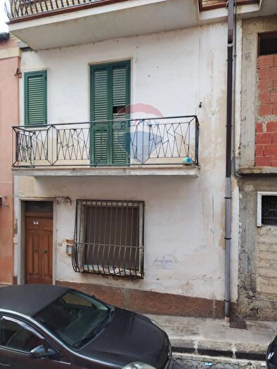 Casa con 6 locali in vendita in Via Enrico De Nicola, Grammichele