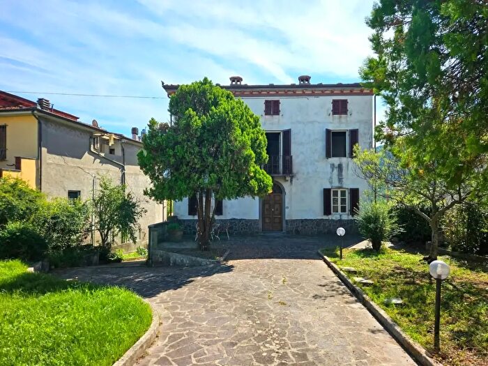 Casa con 5 locali in vendita in Capannori