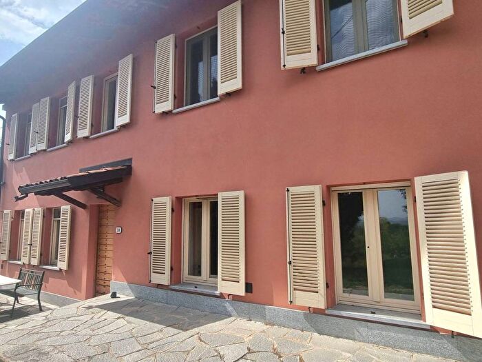 Casa con 6 locali in vendita in Via Sant'Ambrogio, Incisa Scapaccino