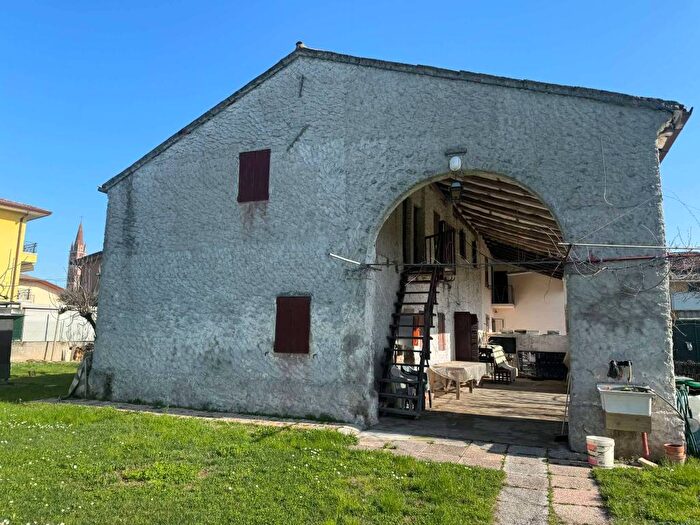 Casa con 6 locali in vendita in via DEGLI ALPINI, Villafranca Padovana