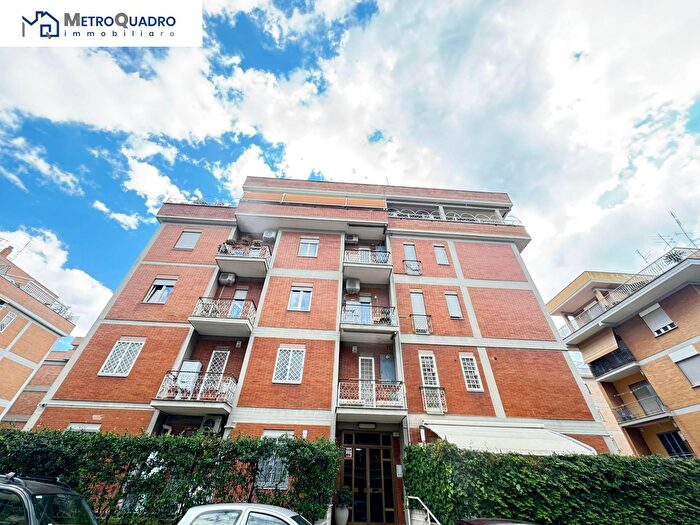 Appartamento quadrilocale in vendita in Via Andrea del Verrocchio, Roma