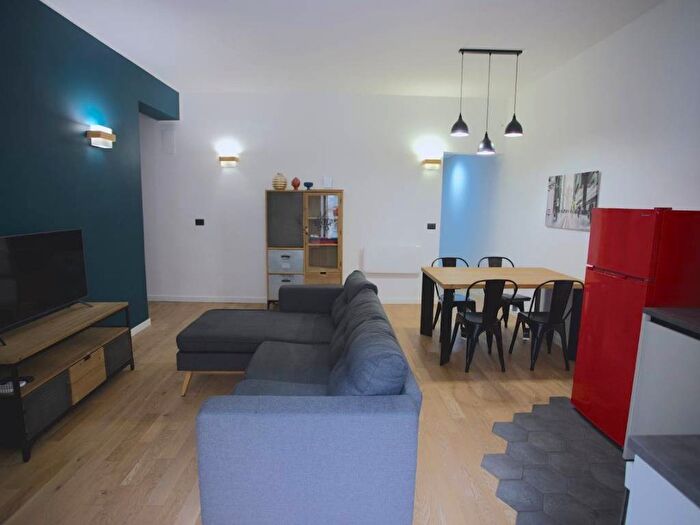 Appartamento trilocale in affitto in Via Antonio Santangelo Fulci, Province Veneto, Catania