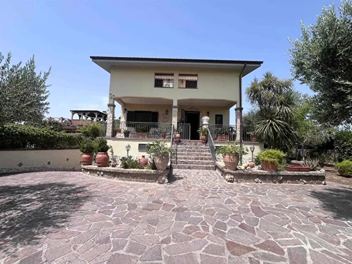 Casa con 7 locali in vendita in Via dei Castagni, Anguillara Sabazia