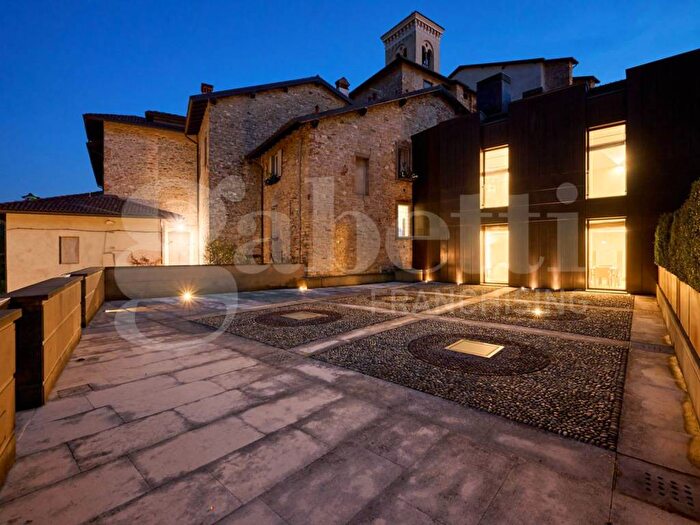 Appartamento con 5 locali in vendita in Piazza Mascheroni, Duomo Piazza Vecchia, Bergamo