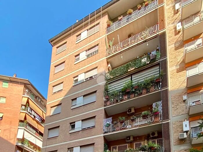 Appartamento trilocale in vendita in Via Filippo Meda, Roma