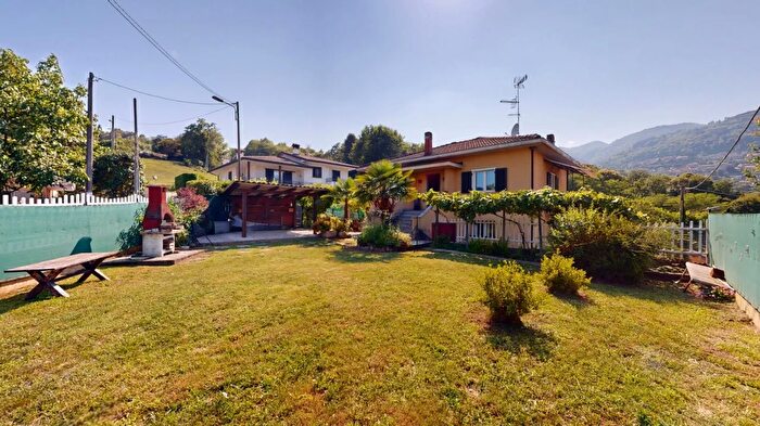Casa quadrilocale in vendita in Lavena Ponte Tresa