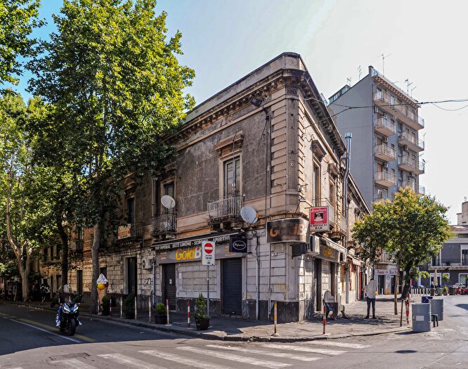 Casa con 7 locali in vendita in Via Lago di Nicito, Catania