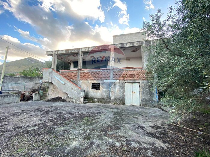 Casa con 10 locali in vendita in Via Berlinguer, Carini