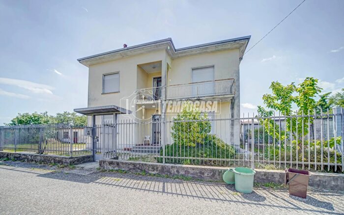 Casa con 8 locali in vendita in Via Filippo Turati, Fagnano Olona