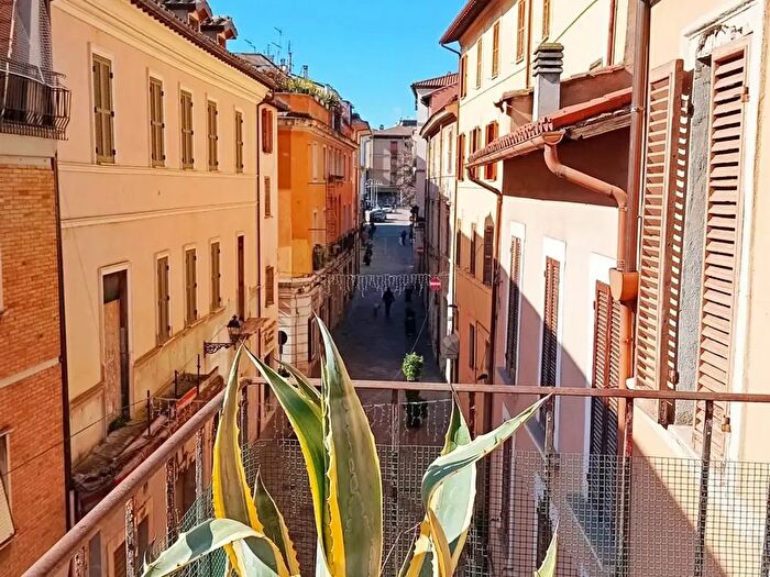 Appartamento con 5 locali in vendita in Via Garibaldi, Terni