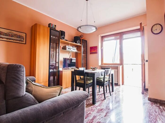 Appartamento trilocale in vendita in Via Felizzano, Torino