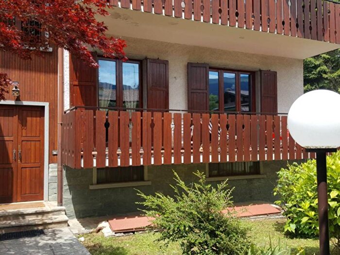 Appartamento trilocale in affitto in Via Foppi, Centro, Castione della Presolana