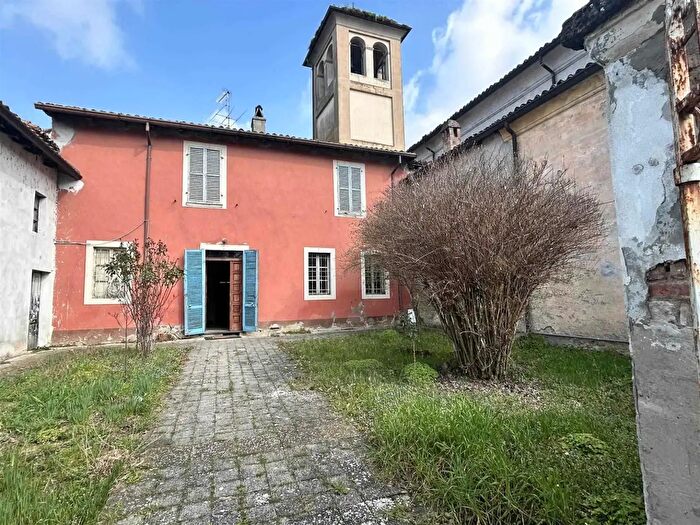 Casa con 8 locali in vendita in San Giorgio Piacentino