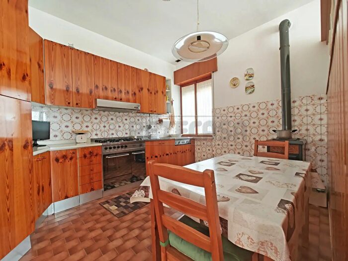 Casa con 6 locali in vendita in Via del Lavoro, Brogliano