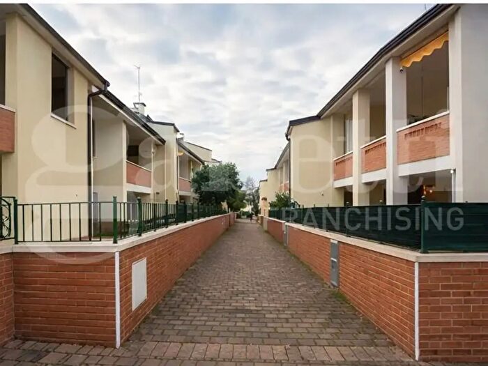 Appartamento trilocale in vendita in Via Giovanni Goria, Comacchio