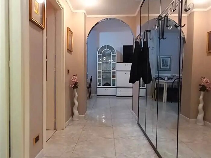 Appartamento trilocale in vendita in Via Popoli Uniti, Milano