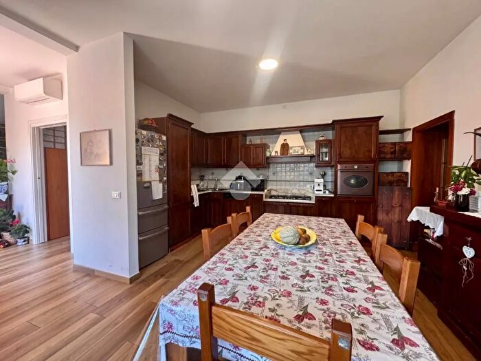 Casa quadrilocale in vendita in Via Perugino, Mirano