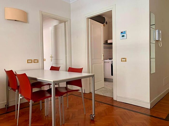 Appartamento quadrilocale in affitto in Via Palazzuolo, Borgo Ognissanti Il Prato, Firenze