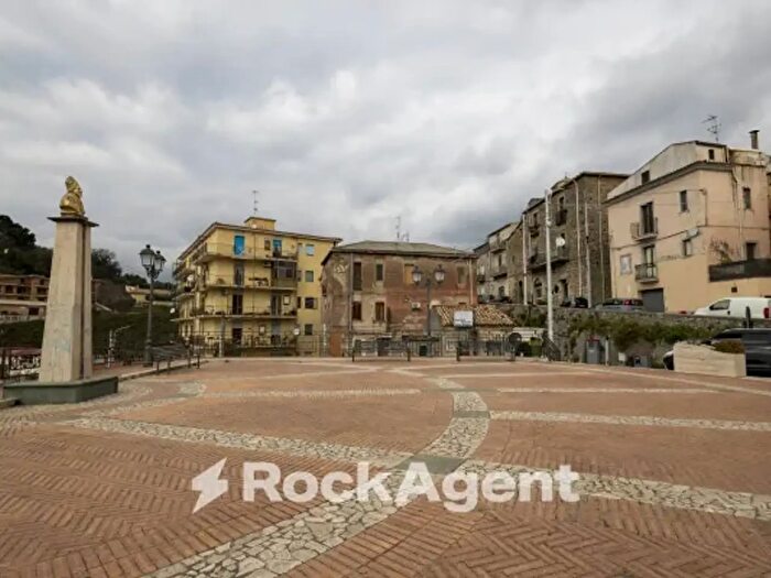 Appartamento trilocale in vendita in Via Candela, Catanzaro