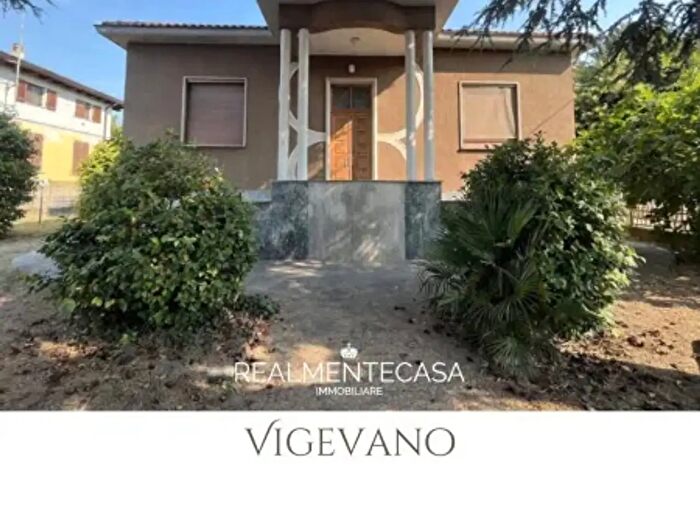 Casa con 5 locali in vendita in Via Gravellona, Vigevano
