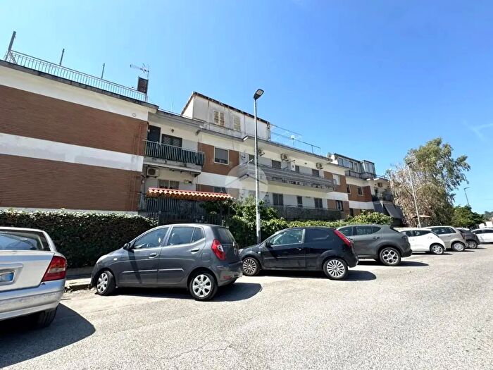Appartamento trilocale in vendita in Via Paradiso, Napoli