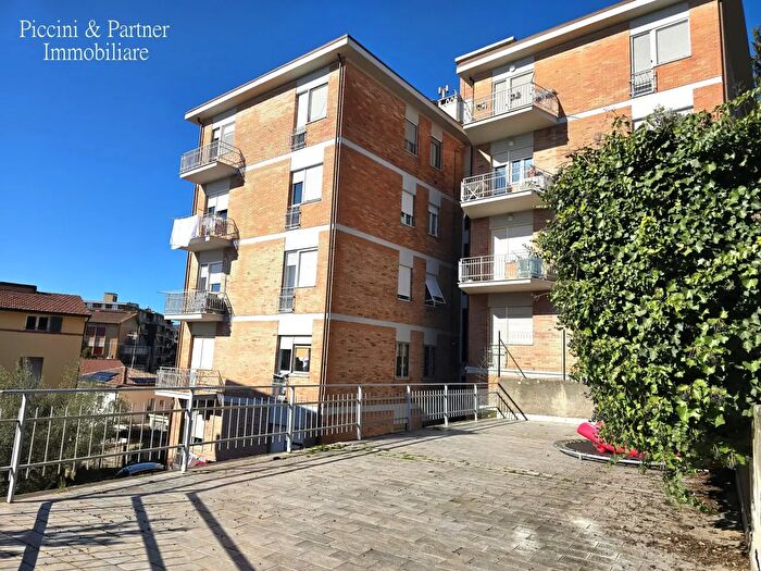 Appartamento con 5 locali in vendita in Via Beatrice, Perugia