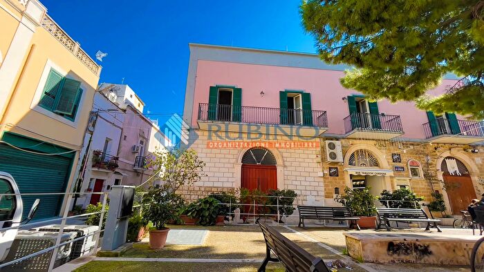 Appartamento con 6 locali in vendita in Piazza Trieste, Bari