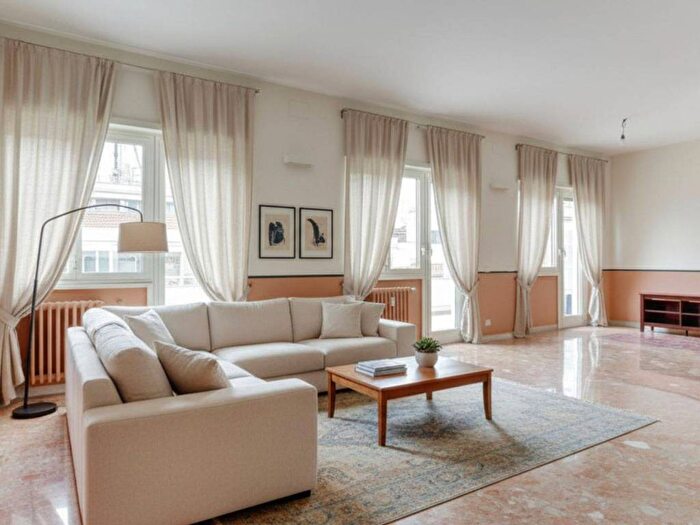 Casa con 5 locali in affitto in Via Roccaporena, Fleming, Roma