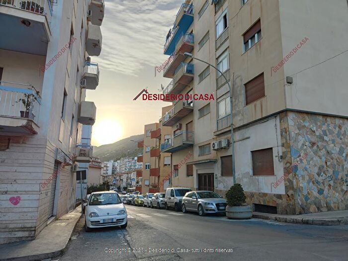 Appartamento con 5 locali in vendita in Via Kennedy Monreale Pa Italia, Monreale