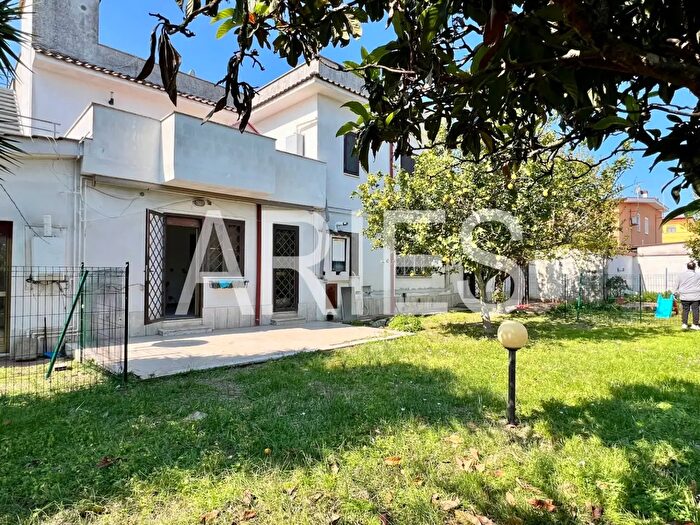 Appartamento trilocale in vendita in Via Achille Zezon, Fiumicino