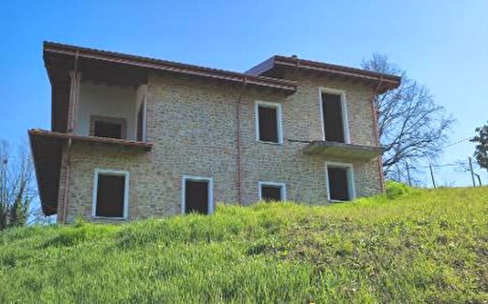 Casa con 11 locali in vendita in Canneto Pavese