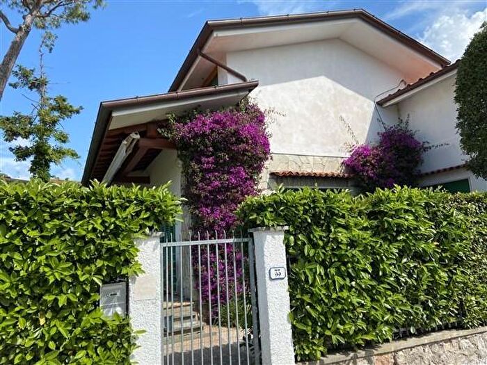 Casa con 6 locali in affitto in Forte Dei Marmi