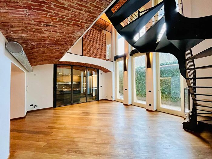 Appartamento con 6 locali in vendita in Via Asti Torino, Torino