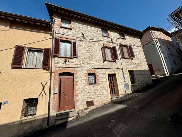 Casa con 11 locali in vendita in Frazione Palazzo Mancinelli, Gualdo Tadino