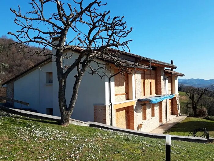 Casa con 6 locali in vendita in Pederobba