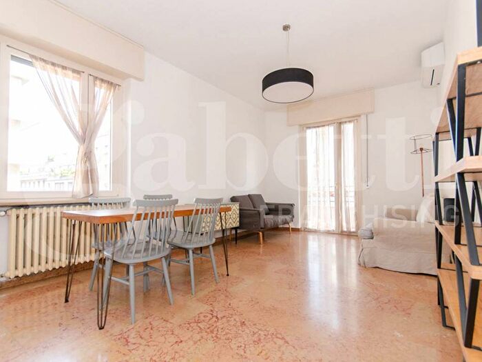 Appartamento trilocale in affitto in Via Spartaco, Cadore, Milano