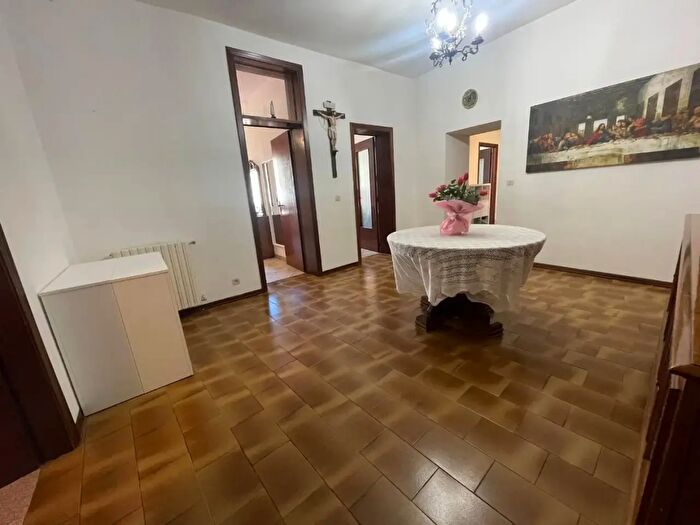 Appartamento con 6 locali in vendita in Poggibonsi