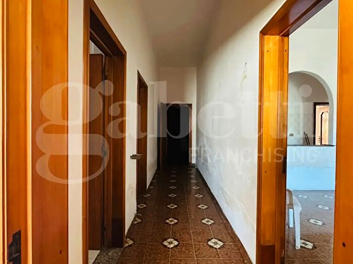 Casa con 12 locali in vendita in Melissano
