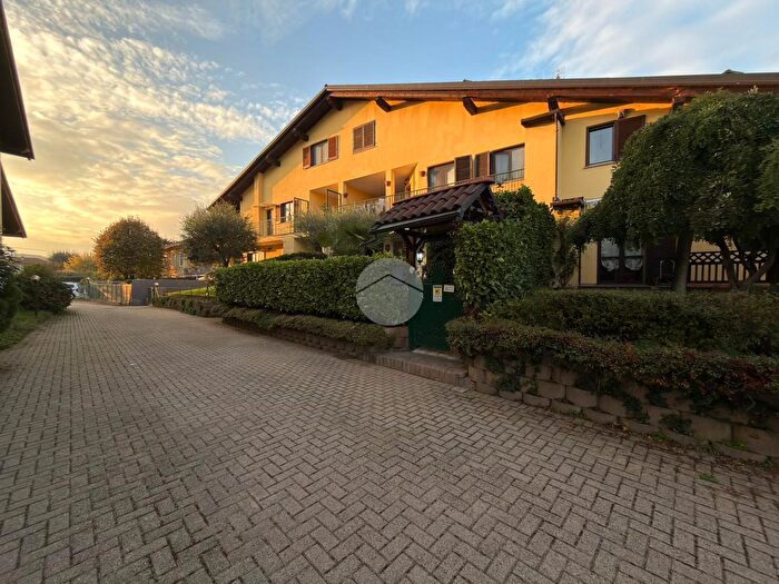 Appartamento con 6 locali in vendita in Via Piave, Volpiano