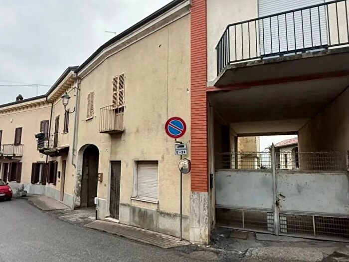 Casa con 10 locali in vendita in Via Roma, Sala Monferrato