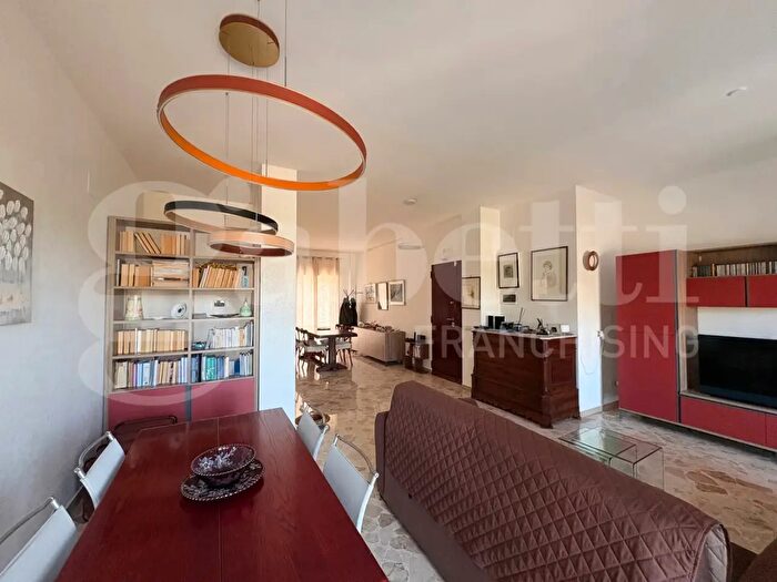 Appartamento con 5 locali in vendita in Via Magna Grecia, Bari