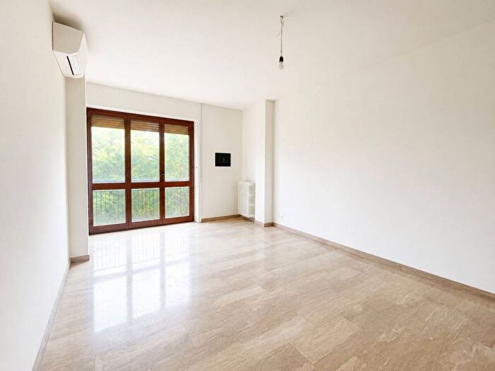 Appartamento trilocale in affitto in Via Luigi Luzzatti, Città Studi, Milano