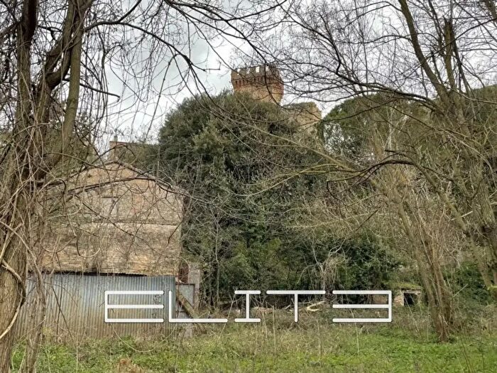 Casa con 5 locali in vendita in Via del Monastero, Offagna