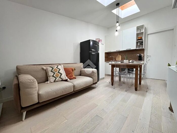 Appartamento trilocale in vendita in Via Davanzati Bernardo, Milano