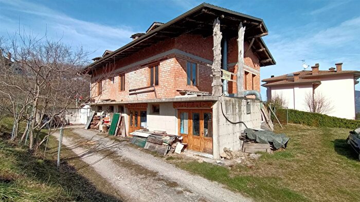 Casa con 9 locali in vendita in Via degli Alberghi Castel di Casio, Castel Di Casio