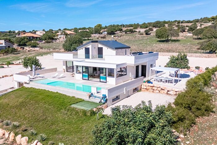 Casa con 10 locali in vendita in Contrada Trippatore Snc, Scicli