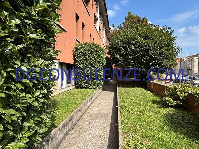 Appartamento monolocale in affitto in Piazza San Marco, Turati, Milano